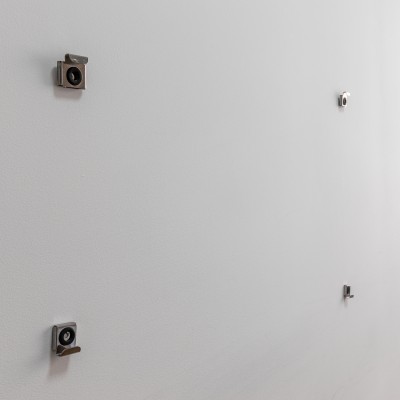 Zawieszki zamontowane na ścianie